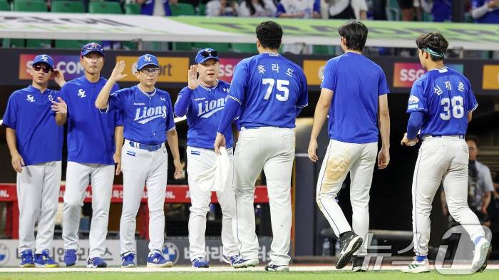 El manager de los Samsung Lions, Park Jin-man, destacó la excelente labor del coclesano en el montículo.