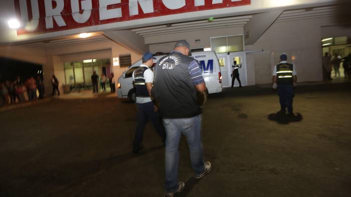 Una de las víctimas fue llevado al Hospital San Miguel Arcángel, pero los médicos confirmaron su fallecimiento.