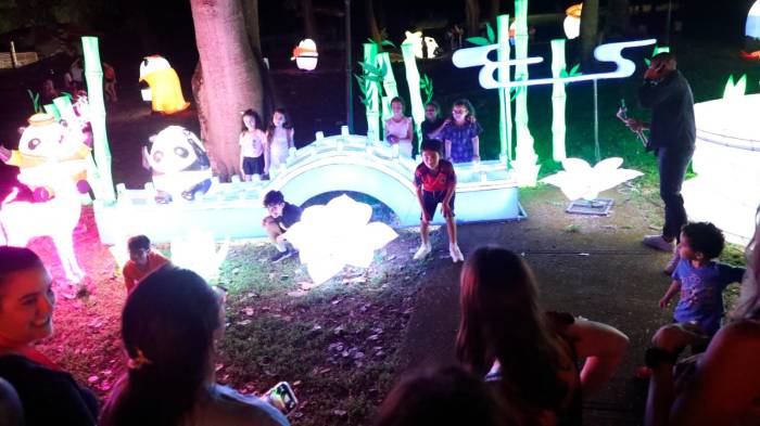 Realizan festival de linternas chinas en el Parque Omar