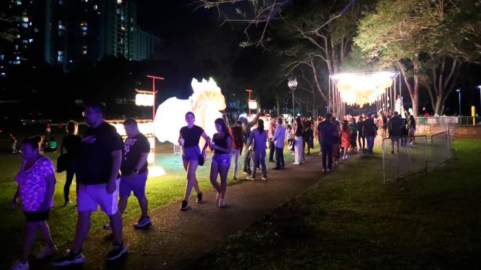 Realizan festival de linternas chinas en el Parque Omar