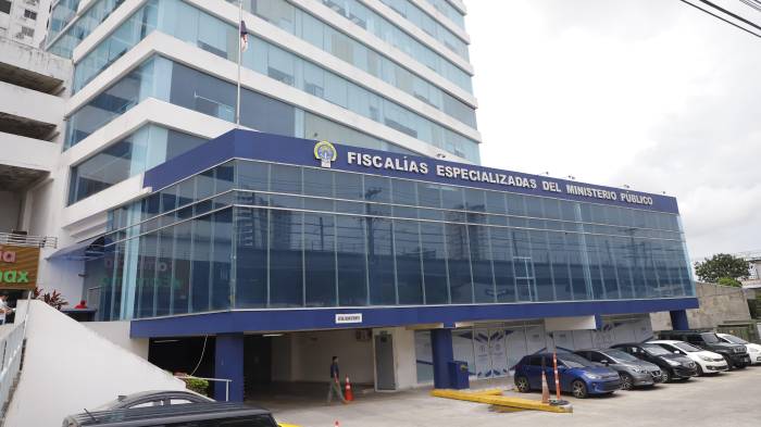 A la chirola por mover ilegales