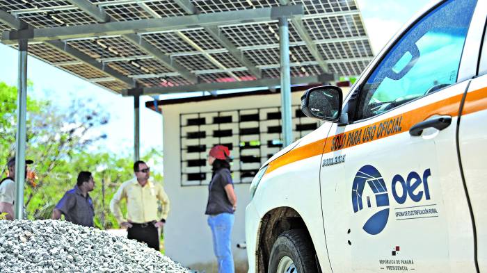 En el acueducto de Aguas Blancas se instaló un equipo básico con 10 paneles solares y dos inversores.