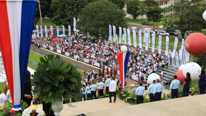 El Canal de Panamá celebra 25 años en manos panameñas