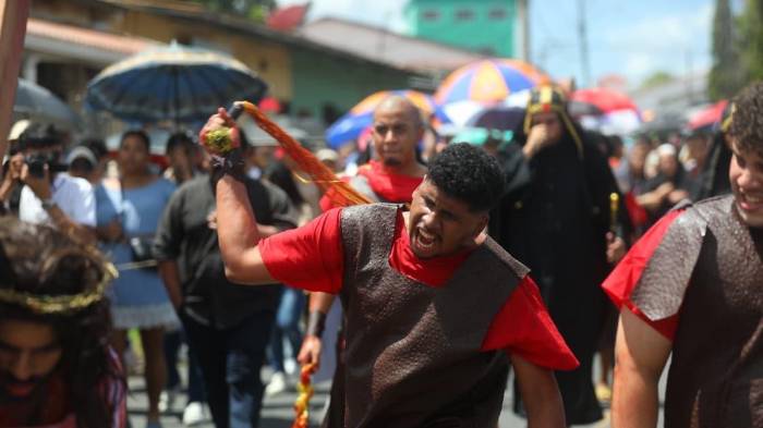 Panameños viven el Sábado Santo entre silencio y devoción