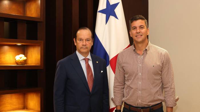 El presidente de Paraguay está en Panamá. Se reunirá con Mulino