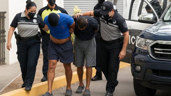 El cuerpo de una de las víctimas estaba dentro del auto, el otro lo dejaron tirado fuera.