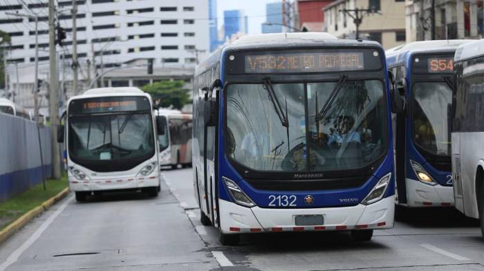 En las calles de la Capital y San Miguelito circulan 1,100 metrobuses.