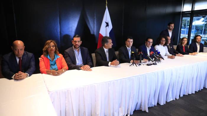 La sociedad civil y los dirigentes políticos se oponen a los acuerdos por violar la Constitución y las leyes.