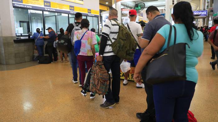 El movimiento de pasajeros en la Gran Terminal de Transporte de Albrook ayer quedó evidenciado.