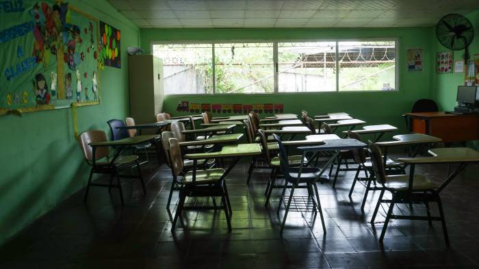 Entre el 40% y el 45% de los estudiantes del sector público siguen sin dar clases.