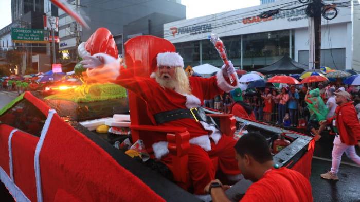 Desfile City Of Stars llena de alegría la Navidad en Calle 50