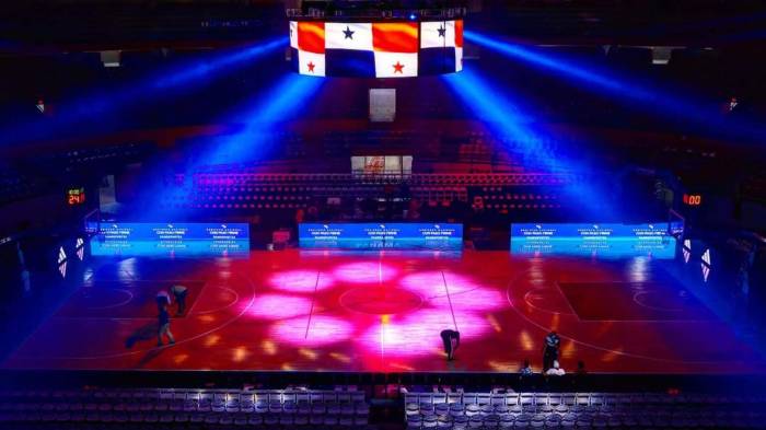 Fanáticos reaccionaron molestos tras la cancelación de los partidos en la Arena Roberto Durán.