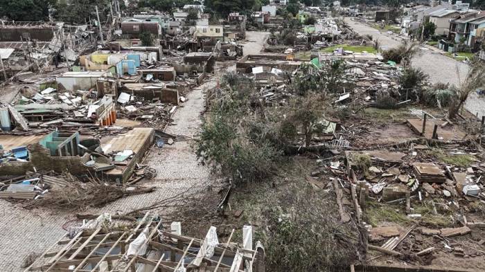 Dos millones de damnificados y 127 muertos por inundaciones en Brasil