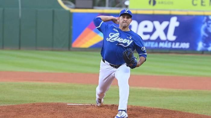 Paolo Espino jugó por primera vez con el equipo azul.