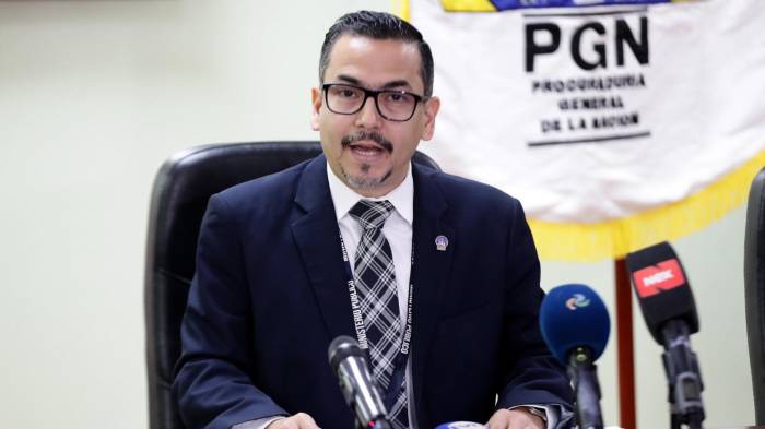 El procurador Luis Carlos Gómez informó que la aprehensión de Bernardo Meneses se relaciona con cuatro investigaciones en curso por presuntas irregularidades durante su gestión en el Ifarhu.