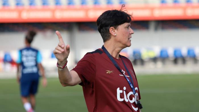 Fútbol Femenino: Las Chicas carnavalean en la grama