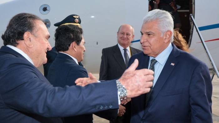Mulino aterriza en Perú para la gran ceremonia presidencial