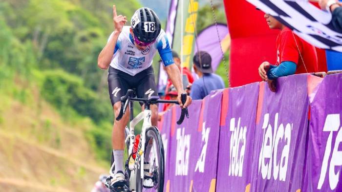 El costarricense Alejandro Granados llegando a la meta.
