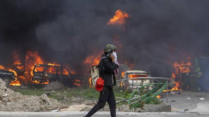 Nepal | Muere quemada la esposa de un ex primer ministro durante un ataque a su vivienda