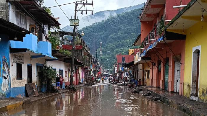 Zonas afectadas por las fuertes lluvias este sábado, en Huehuetla (México).