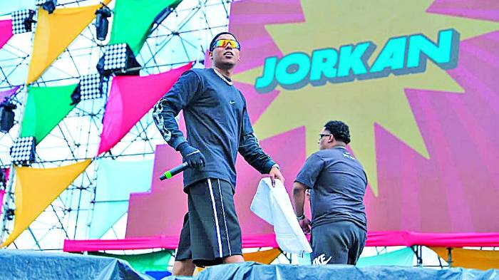 Cuatro artistas del género urbano amenizaron el culeco.