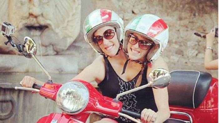 Siamesas Abby y Brittany vistas con un bebé. ¿Serán madres?