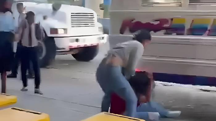 El brutal ataque con un arma punzocortante ocurrió el 8 de mayo de 2023 frente a testigos en Los Andes y quedó grabado en cámaras.