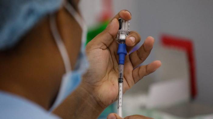 Las autoridades sanitarias exhortan a la población a vacunarse.