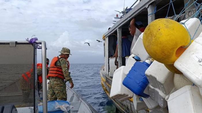 Pillaron en aguas protegidas de Darién a barco con pesca ilegal. El capitán fue citado y está en lío