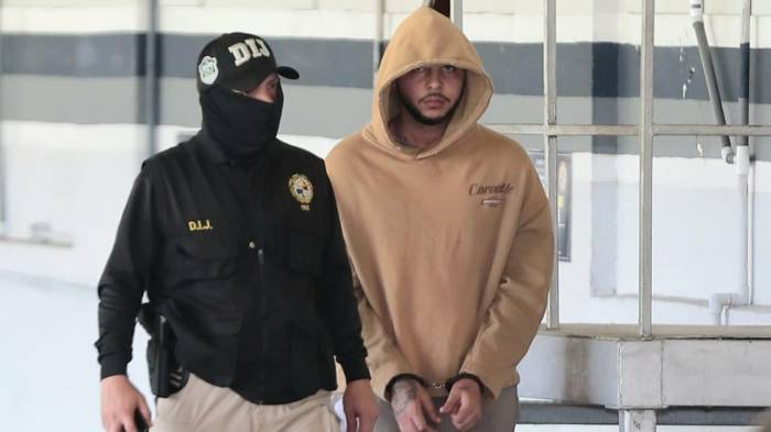 Junto a Brands también fueron detenidos sus tres hijos, su esposa (de la cual está separado) y su actual pareja.