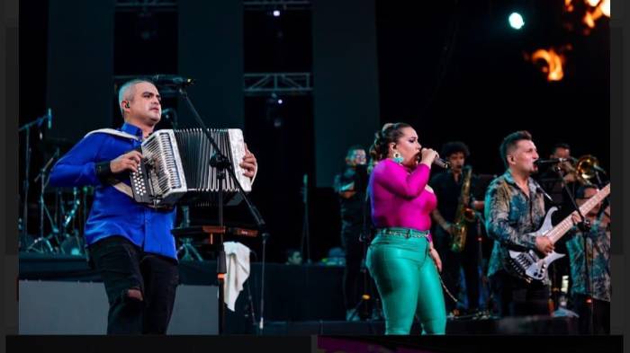 Jhonathan Chávez y Los Triunfadores representando a Panamá en la competencia folclórica del Festival de Viña del Mar 2024