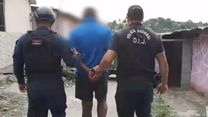 El sospechoso fue puesto a órdenes de las autoridades competentes para las investigaciones pertinentes.