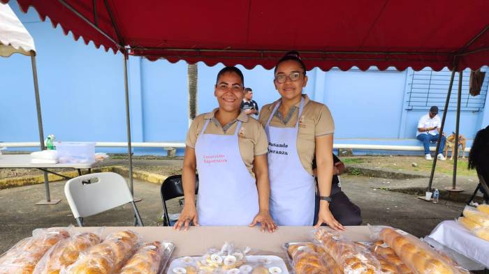 Feria veterinaria en Centro Femenino de Rehabilitación