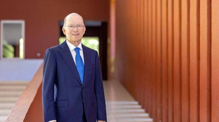 Nació en San Salvador, en 1946.