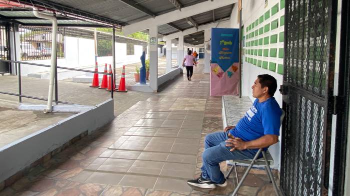 El paro de labores decretados por los gremios magisteriales sigue hoy.
