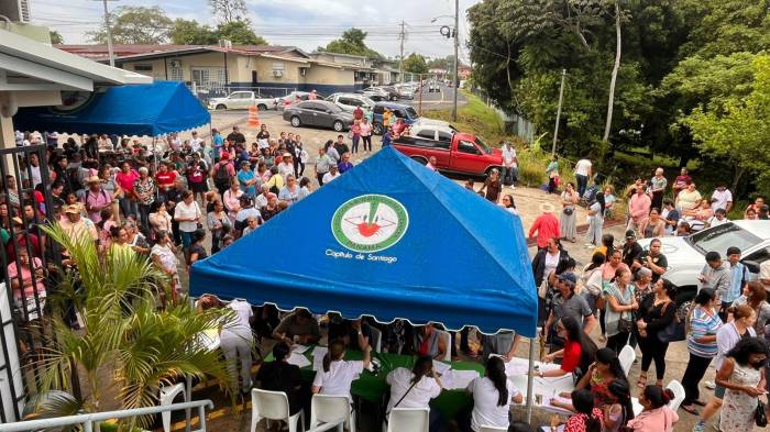 ¡Se pusieron pilas contra el cáncer! 500 personas se chequearon la piel gratis