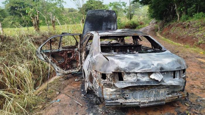 Auto calcinado con restos humanos en La Chorrera