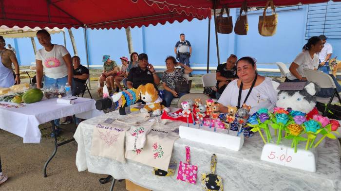 Feria veterinaria en Centro Femenino de Rehabilitación