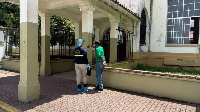 Las autoridades buscan esclarecer cómo ingresó el arma punzocortante al centro educativo.