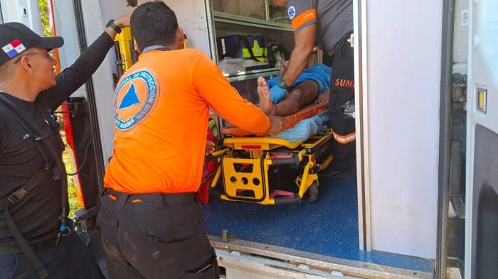 El agresor fue ubicado herido por SINAPROC y entregado a la Policía.