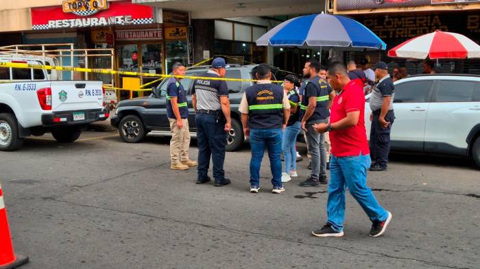 Los investigadores continúan recabando evidencias para esclarecer este caso en un hotel.