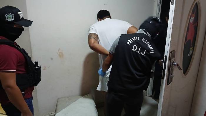 Le aguaron parranda navideña a otro de los más buscados