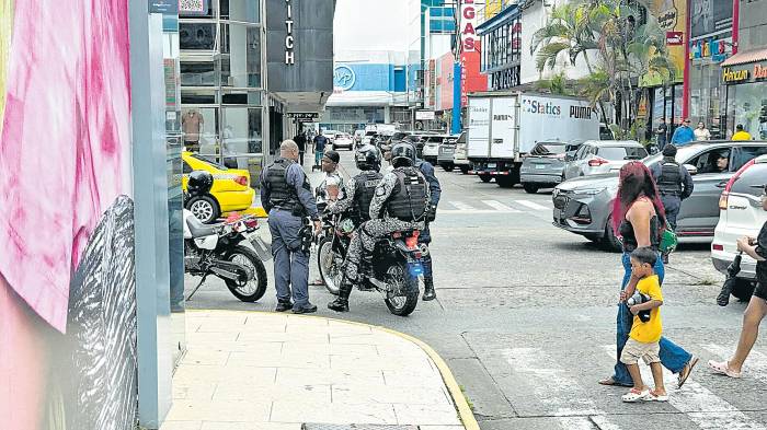 La Policía Nacional desplegó operativos tras el asalto a la empresa Canal Distribution.