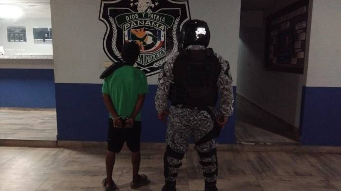 Un aprehendido y varios indicios decomisados dejaron los operativos policiales.