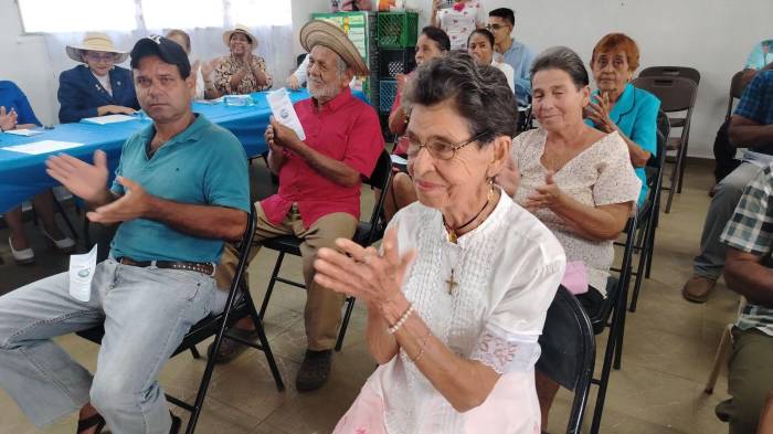 Los adultos completaron con éxito el Programa de Post-Alfabetización del Meduca.