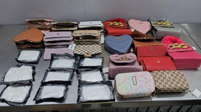 Las carteras incautadas tenían como destino el Reino Unido.