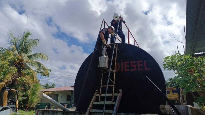 Durante las inspecciones se revisan sellos de verificación, calibración de surtidores y condiciones de almacenamiento.