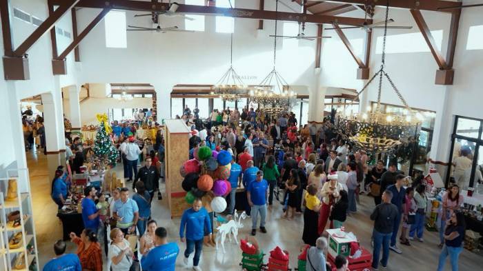 El público acudió al Bazar “Los retazos tienen magia”, apoyando el talento y la reinserción social.