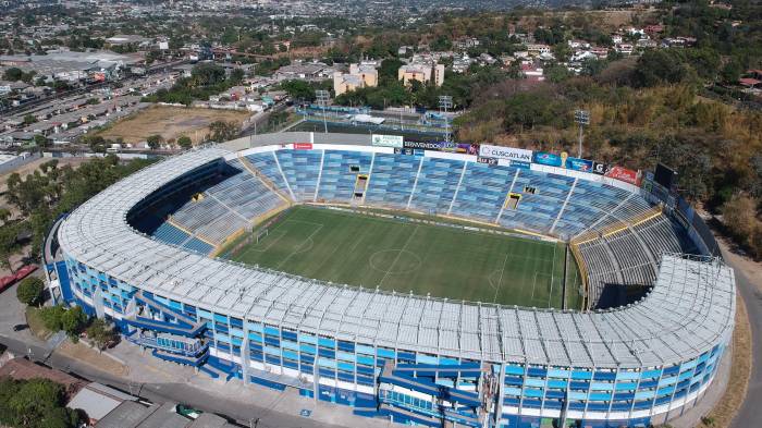 Estadio Cuscatlán es un lugar más que complicado para la visita.