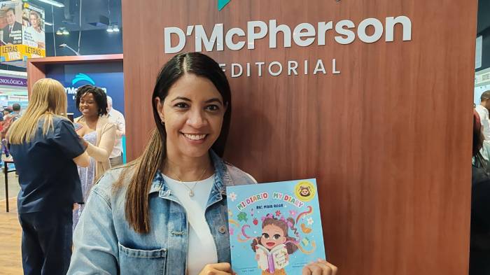 Michelle Domínguez lanza su libro ‘Mi Diario by Maia Rose